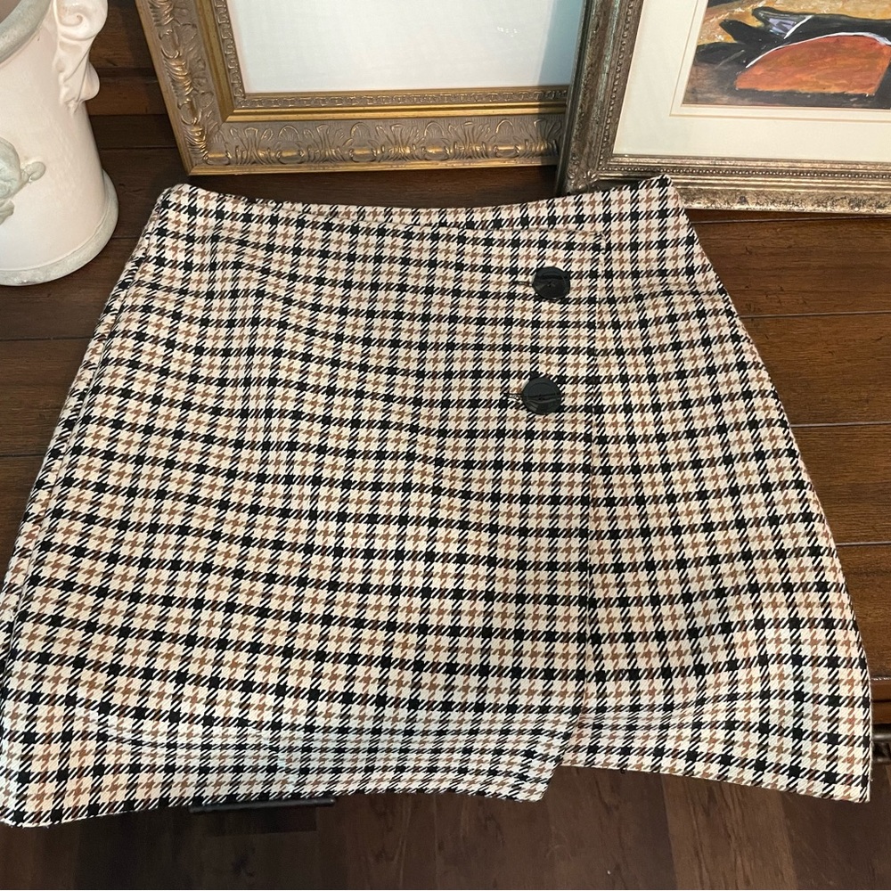 H&M Black and Cream Houndstooth Mini Skirt